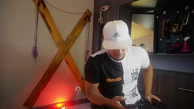 Snapshot of massimo_vidal_ chatting on 15, 9, 2025 massimo vidal  online show from 15, 9, 2025