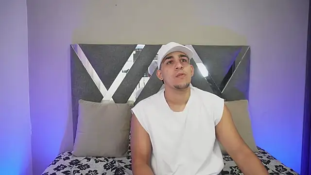 Snapshot of massimo_vidal_ chatting on 1, 10, 2025 massimo vidal  online show from 1, 10, 2025