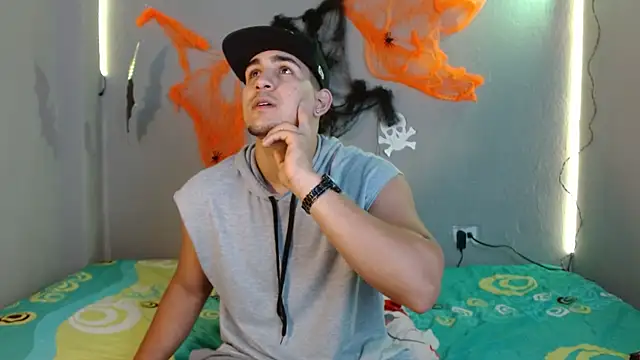 Snapshot of massimo_vidal_ chatting on 27, 10, 2025 massimo vidal online show from 27, 10, 2025