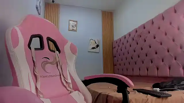 Snapshot of Jax_Maliq chatting on 12, 11, 2025 Jax Maliq online show from 12, 11, 2025