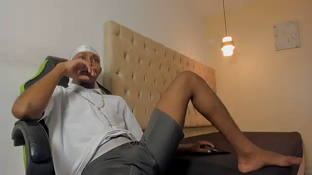 Snapshot of Jax_Maliq chatting on 15, 11, 2025 Jax Maliq online show from 15, 11, 2025