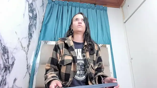 Snapshot of maraa_X chatting on 16, 11, 2025 maraa X online show from 16, 11, 2025