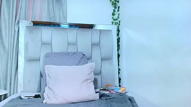 Snapshot of maraa_X chatting on 28, 11, 2025 maraa X online show from 28, 11, 2025