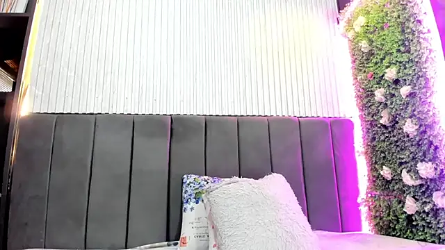 Skarlett hot  online show from 14, 1, 2026