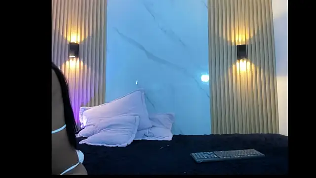 Snapshot of Valentinaliux_ chatting on 14, 10, 2025 Valentinaliux online show from 14, 10, 2025