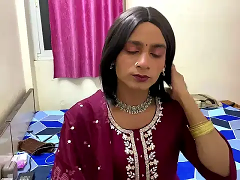 LuvLayla online show from 17, 10, 2025