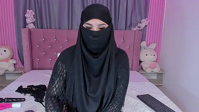 Nayla-Mouna online show from 20, 11, 2025