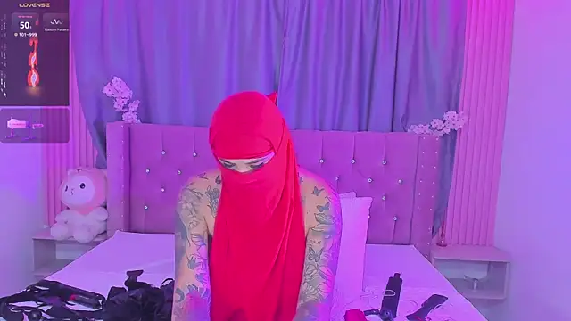 Snapshot of Nayla-Mouna chatting on 22, 4, 2026 Nayla-Mouna online show from 22, 4, 2026