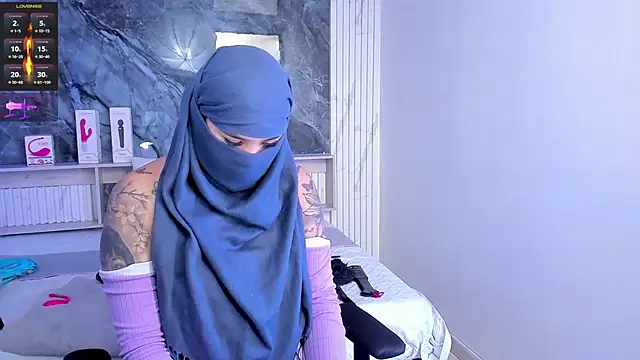 Snapshot of Nayla-Mouna chatting on 15, 7, 2026 Nayla-Mouna online show from 15, 7, 2026