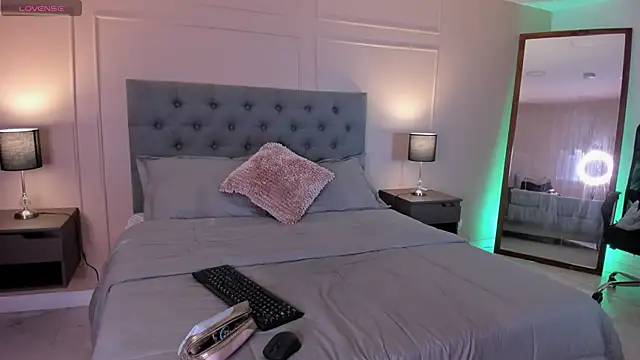 Snapshot of ALICESANDOVAL chatting on 18, 9, 2025 ALICESANDOVAL online show from 18, 9, 2025