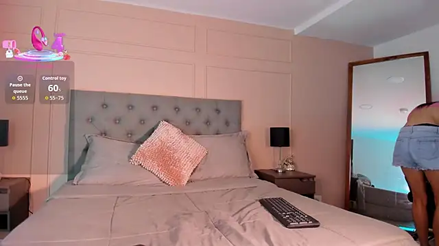 Snapshot of ALICESANDOVAL chatting on 3, 10, 2025 ALICESANDOVAL online show from 3, 10, 2025