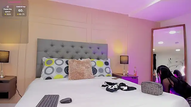 Snapshot of ALICESANDOVAL chatting on 3, 12, 2025 ALICESANDOVAL online show from 3, 12, 2025