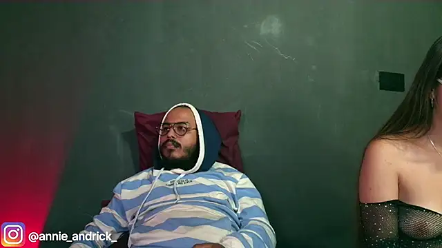  leda swan  online show from 5, 11, 2025