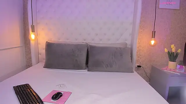 Snapshot of annie_clarkson chatting on 6, 10, 2025 annie clarkson online show from 6, 10, 2025