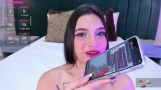 Snapshot of annie_clarkson chatting on 14, 11, 2025 annie clarkson online show from 14, 11, 2025