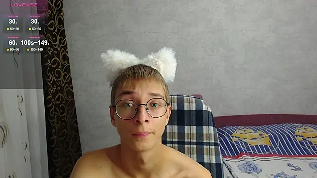 Snapshot of glasses_cat chatting on 9, 9, 2025 glasses cat online show from 9, 9, 2025