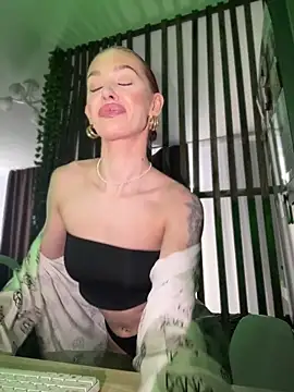 Snapshot of LittleFox___ chatting on 24, 2, 2026 LittleFox online show from 24, 2, 2026