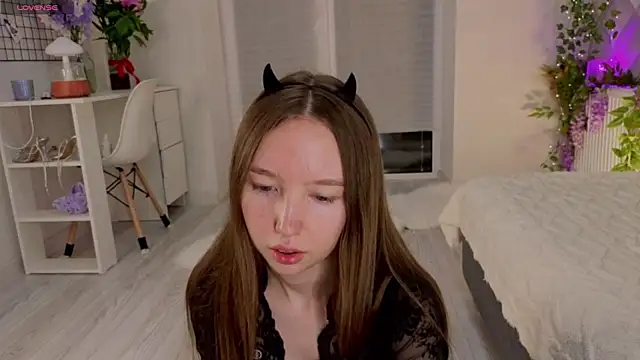 ElfredaTupy online show from 4, 6, 2026