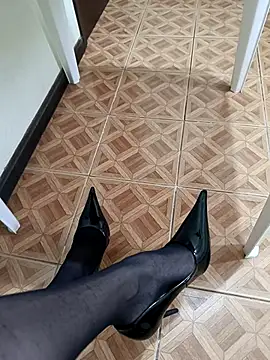 Snapshot of victoria_heelsnylon chatting on 2, 10, 2025 victoria heelsnylon online show from 2, 10, 2025