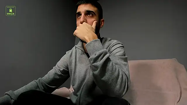 Snapshot of Zeyn_Edwards chatting on 21, 10, 2025 Zeyn Edwards online show from 21, 10, 2025