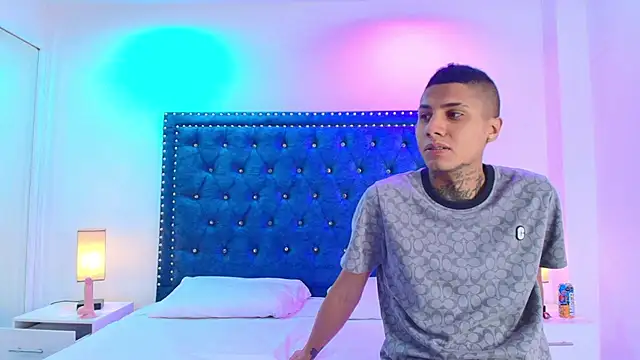 Snapshot of Damian_and_roxanne chatting on 19, 11, 2025 Damian and roxanne online show from 19, 11, 2025