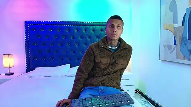 Snapshot of Damian_and_roxanne chatting on 2, 12, 2025 Damian and roxanne online show from 2, 12, 2025