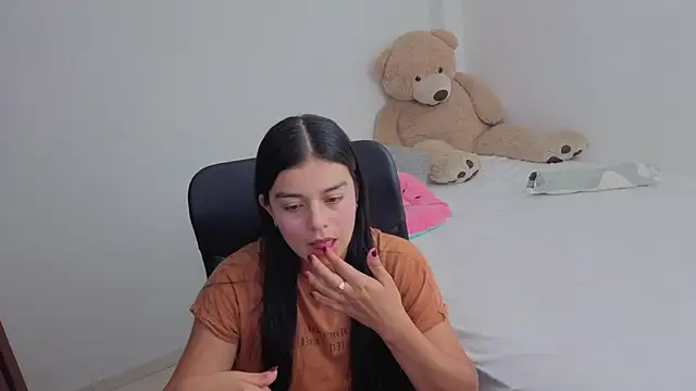 valerihouse online show from 8, 4, 2026