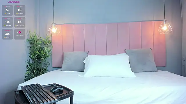 Snapshot of AariaLove chatting on 30, 10, 2025 AariaLove online show from 30, 10, 2025