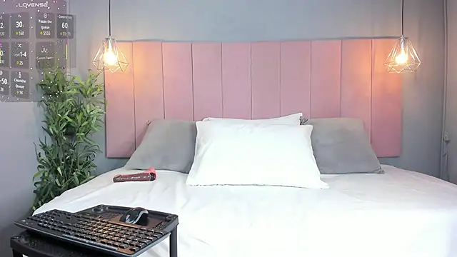 Snapshot of AariaLove chatting on 1, 11, 2025 AariaLove online show from 1, 11, 2025