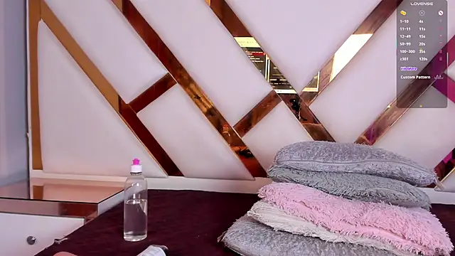 Niicolle Evanss online show from 11, 2, 2026