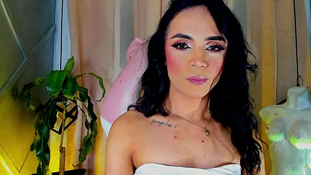 Snapshot of Cristal_Gem1 chatting on 5, 7, 2026 Cristal Gem1 online show from 5, 7, 2026