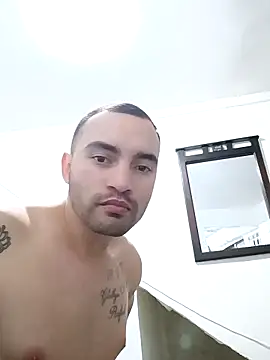 Snapshot of este_juan chatting on 18, 10, 2025 este juan online show from 18, 10, 2025