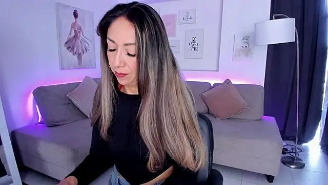 Snapshot of Laly_dolce chatting on 8, 9, 2025 Laly dolce online show from 8, 9, 2025