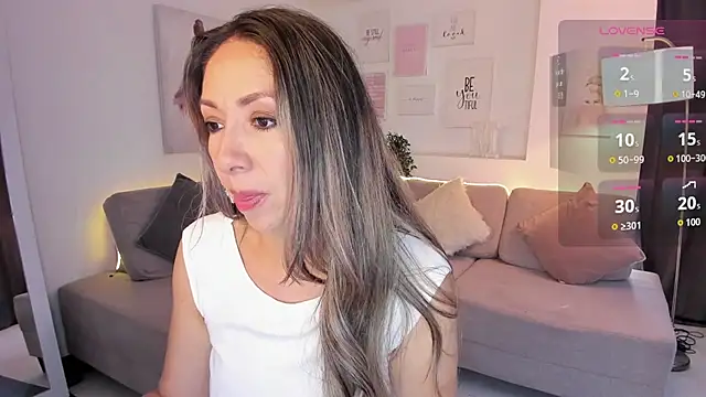 Snapshot of Laly_dolce chatting on 4, 10, 2025 Laly dolce online show from 4, 10, 2025
