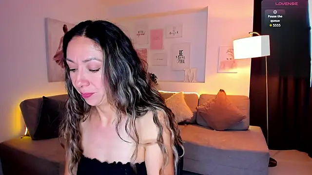 Snapshot of Laly_dolce chatting on 10, 10, 2025 Laly dolce online show from 10, 10, 2025