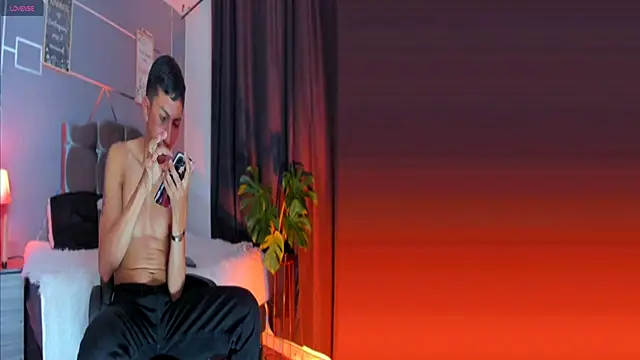 Snapshot of oliver_mr_ chatting on 25, 10, 2025 oliver mr online show from 25, 10, 2025