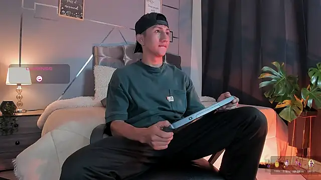 Snapshot of oliver_mr_ chatting on 17, 11, 2025 oliver mr online show from 17, 11, 2025