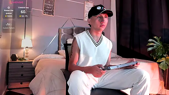 Snapshot of oliver_mr_ chatting on 19, 11, 2025 oliver mr online show from 19, 11, 2025