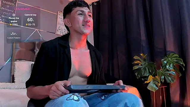 Snapshot of oliver_mr_ chatting on 1, 12, 2025 oliver mr online show from 1, 12, 2025