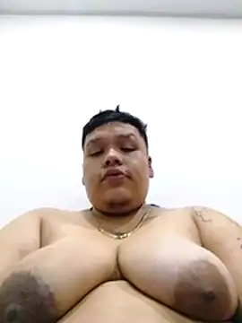 Snapshot of Yulian_bigclit7 chatting on 28, 11, 2025 Yulian bigclit7 online show from 28, 11, 2025