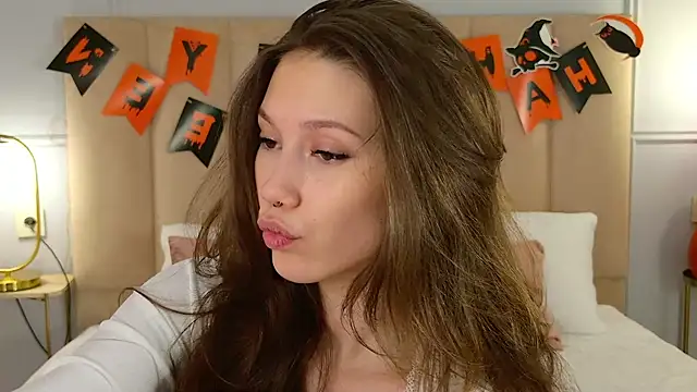 MaryNixon  online show from 24, 10, 2025