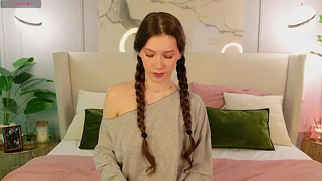 MaryNixon  online show from 7, 3, 2026