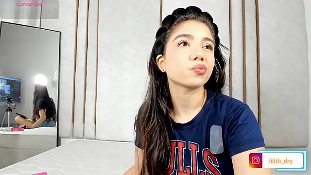 Lilith dry online show from 26, 9, 2025