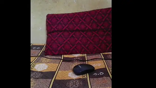 Snapshot of riyamore9623 chatting on 11, 10, 2025 riyamore9623 online show from 11, 10, 2025