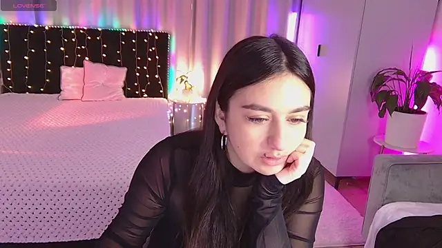 Lola Sparks online show from 23, 9, 2025