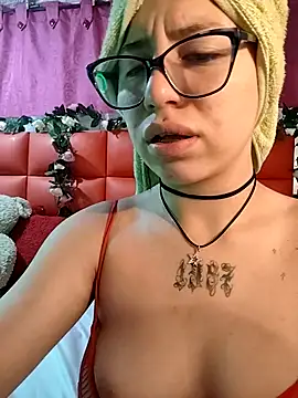 Snapshot of Kitty_Melodi chatting on 19, 10, 2025 Kitty Melodi online show from 19, 10, 2025