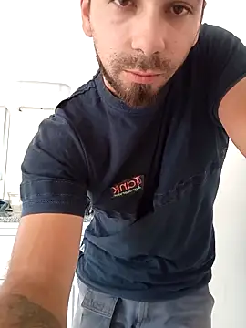 Snapshot of Lushakuiron1 chatting on 24, 11, 2025 Lushakuiron1 online show from 24, 11, 2025