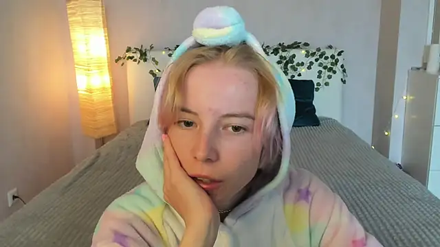 Snapshot of Pink_Lila18 chatting on 9, 9, 2025 Pink Lila18 online show from 9, 9, 2025