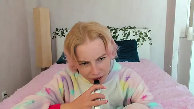 Snapshot of Pink_Lila18 chatting on 10, 9, 2025 Pink Lila18 online show from 10, 9, 2025