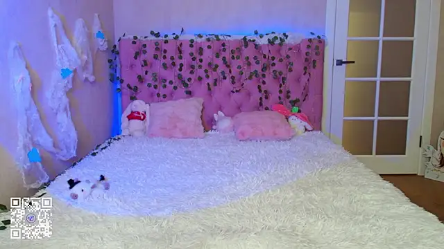 Pink Lila18 online show from 21, 2, 2026